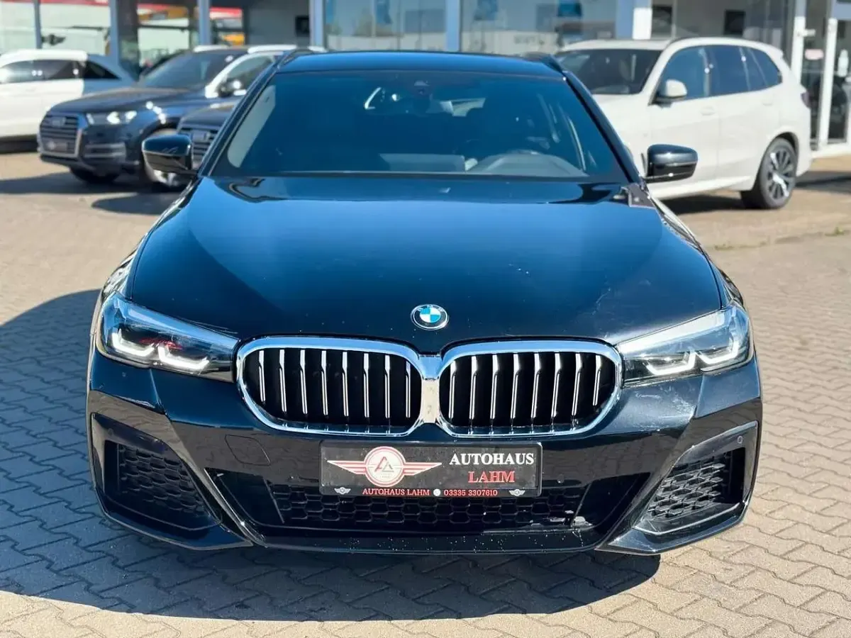 Gebraucht BMW 520 Shadowline 190 PS (139 kW) 2023 Saphirschwarz Kombi