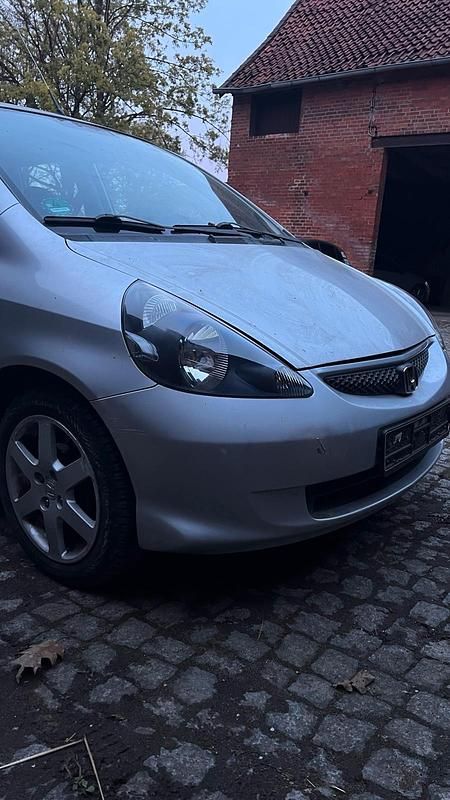 Käytetty Honda Jazz 83 HP (61 kW) 2002 Hopea Viistoperä