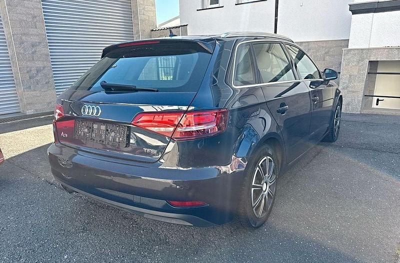 Gebraucht Audi A3 150 PS (110 kW) 2017 Blau Limousine