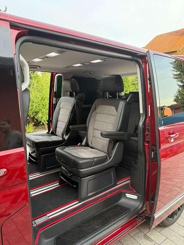 Gebraucht VW Multivan Highline 199 PS (146 kW) 2020 Rot Van