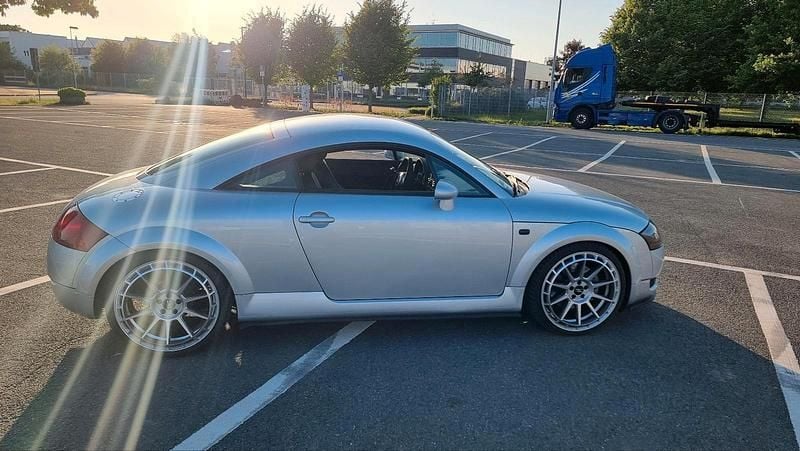 Silber Gebraucht 1999 Audi TT Basis Coupé | 4.750 € (Guter Preis) - Bild 1/4