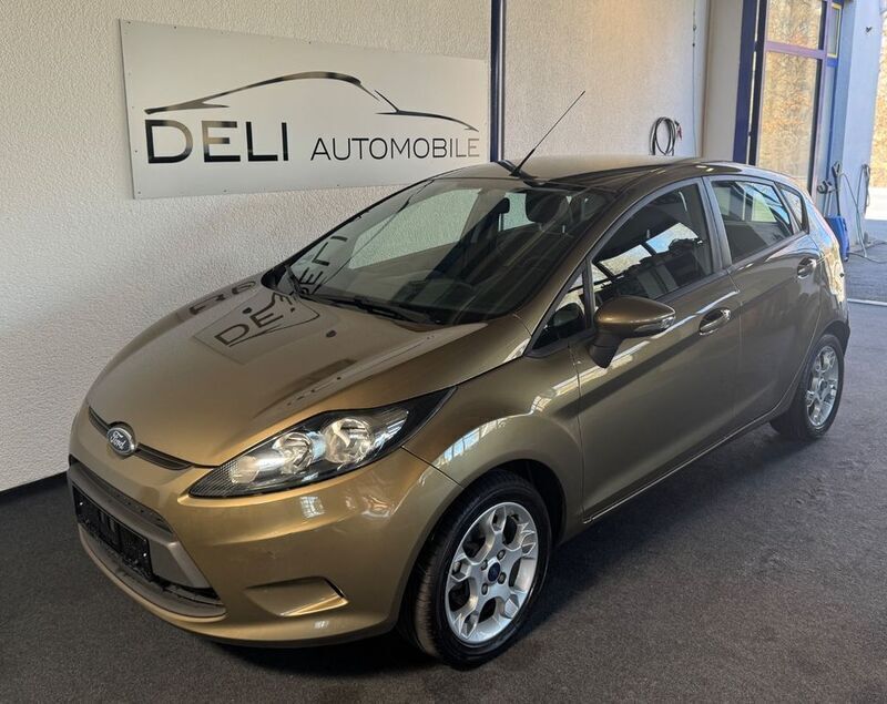 Braun Gebraucht 2012 Ford Fiesta Champions Edition Kleinwagen | 3.690 € (Etwas zu teuer) - Bild 1/4