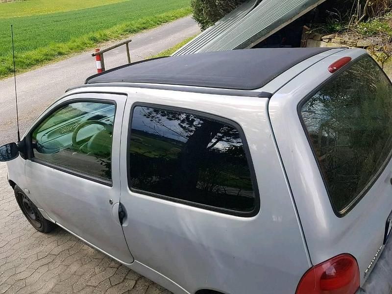 Second-hand Renault Twingo 58 CP (42 kW) 2003 Gri Hatchback