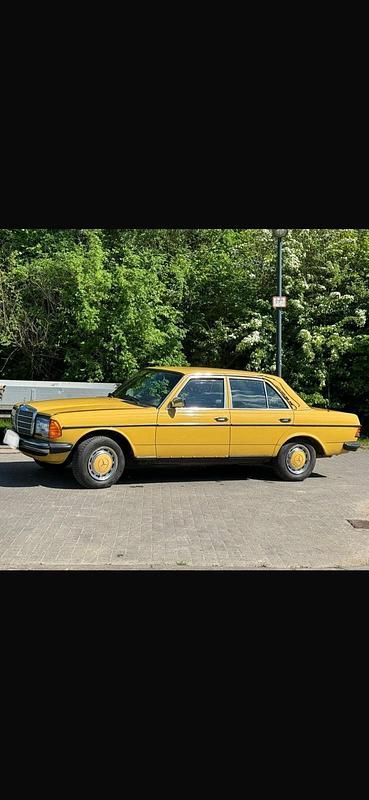 Gebraucht Mercedes 230 108 PS (79 kW) 1977 Gelb Limousine