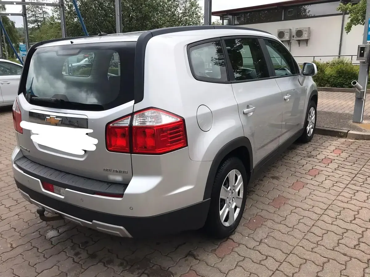 Gebraucht Chevrolet Orlando 116 PS (85 kW) 2011 Silber Van / Kleinbus