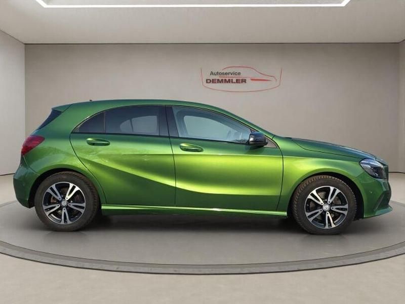 Gebraucht Mercedes A160 102 PS (75 kW) 2016 Elbait gruen  metallic Kleinwagen