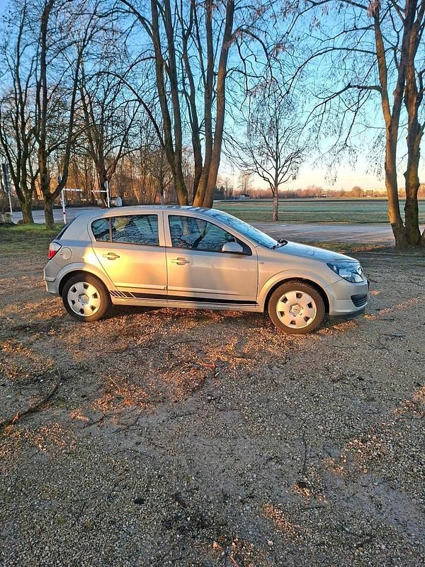 Gebraucht Opel Astra 90 PS (66 kW) 2007 Silber Kleinwagen