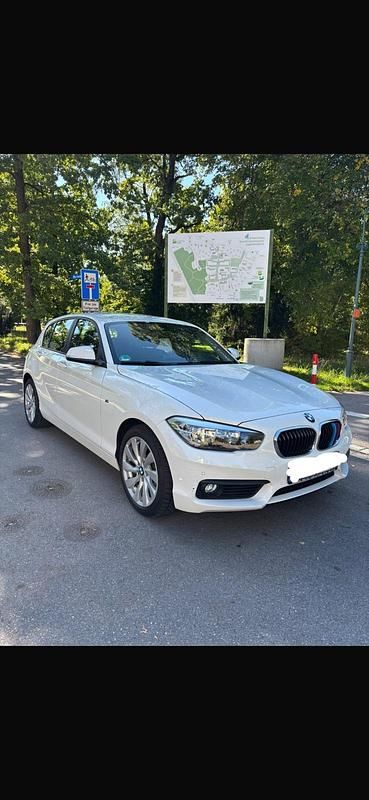 Weiß Gebraucht 2017 BMW 118 Kleinwagen | 10.900 € (Superpreis) - Bild 1/4