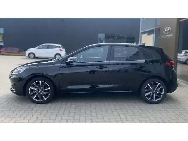 Gebraucht Hyundai i30 Advantage 101 PS (74 kW) 2024 Schwarz Limousine
