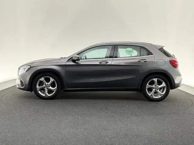 Gebraucht Mercedes GLA200 Urban 136 PS (100 kW) 2018 Grau SUV
