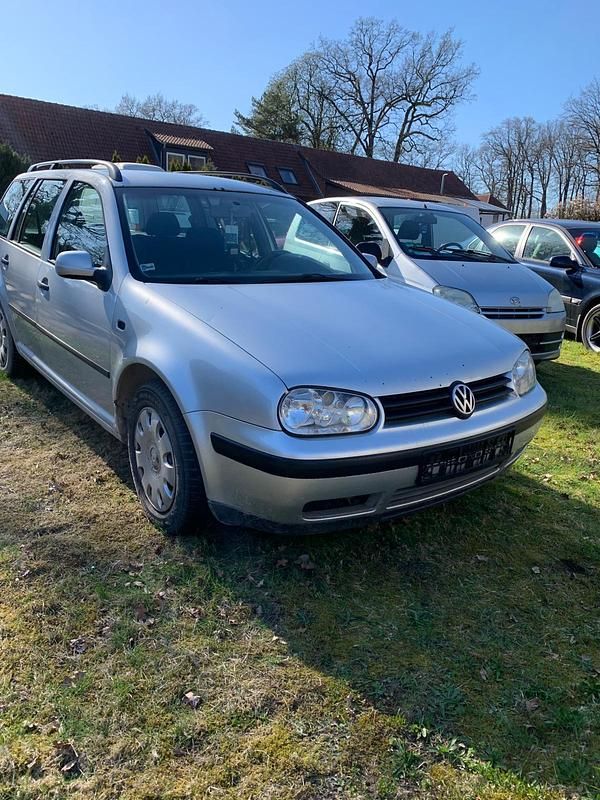 Gebraucht VW Golf IV 100 PS (73 kW) 2003 Silber Kombi