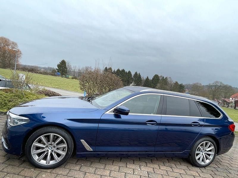 Gebraucht BMW 520 Sport Line 190 PS (139 kW) 2018 Mediterranblau metallic Kombi