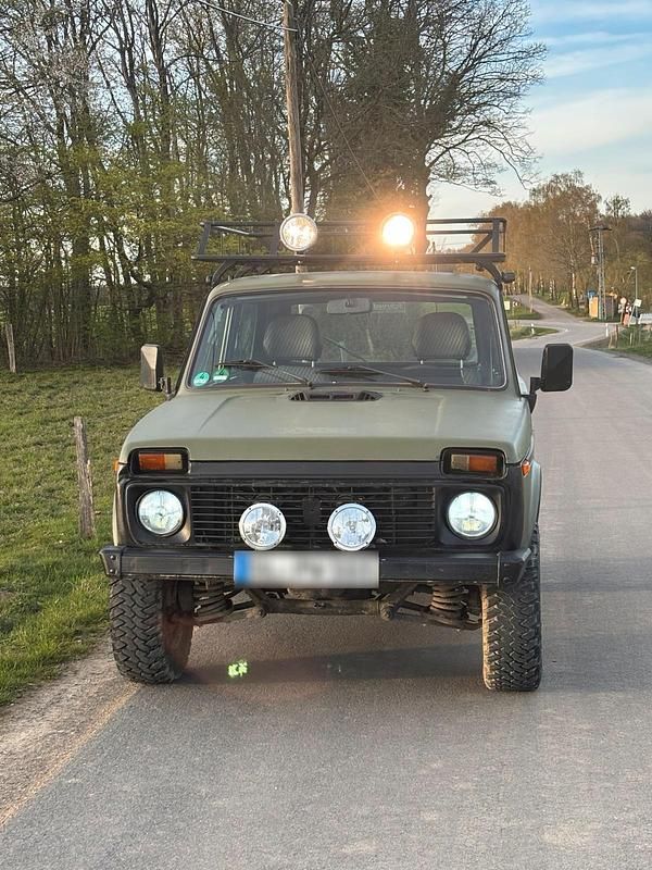 Second-hand Lada niva 82 CP (60 kW) 2006 Verde SUV