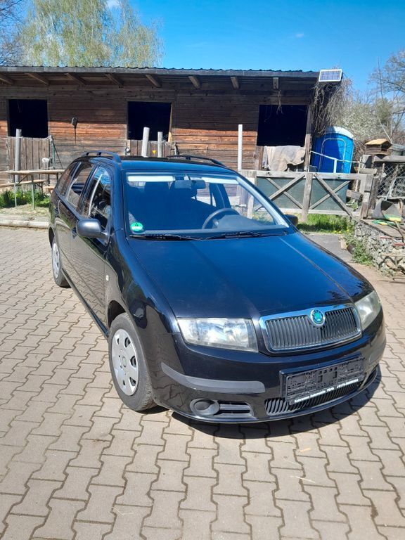 Schwarz Gebraucht 2005 Skoda Fabia Ambiente Kombi | 1.650 € (Etwas zu teuer) - Bild 1/4