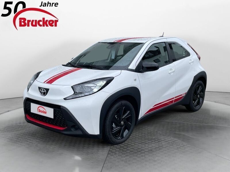 Weiß Neu 2025 Toyota Aygo Design Kleinwagen | 18.990 € - Bild 1/4