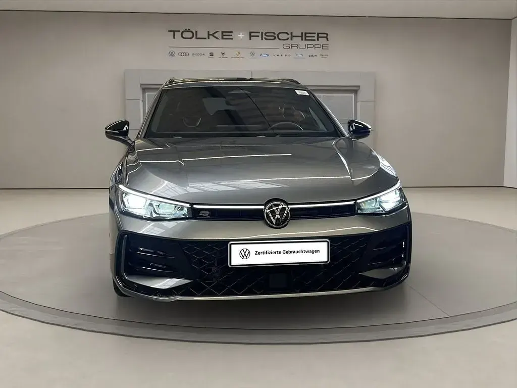 Gebraucht VW Passat R-line 272 PS (200 kW) 2025 Grau Kombi