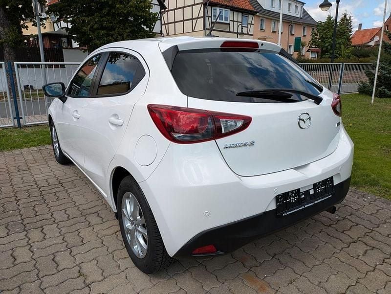 Gebraucht Mazda 2 Exclusive-Line 75 PS (55 kW) 2015 Weiß Limousine