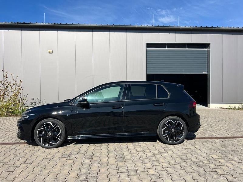 Neu VW Golf VIII R-line Plus 150 PS (110 kW) 2026 Grau Limousine