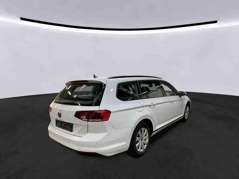 Gebraucht VW Passat 150 PS (110 kW) 2021 Weiß Kombi