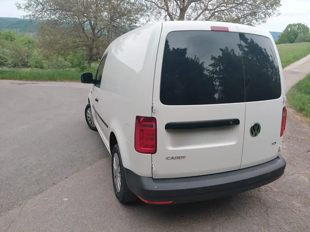 Używany VW Caddy 101 KM (74 kW) 2017 Biały Minivan