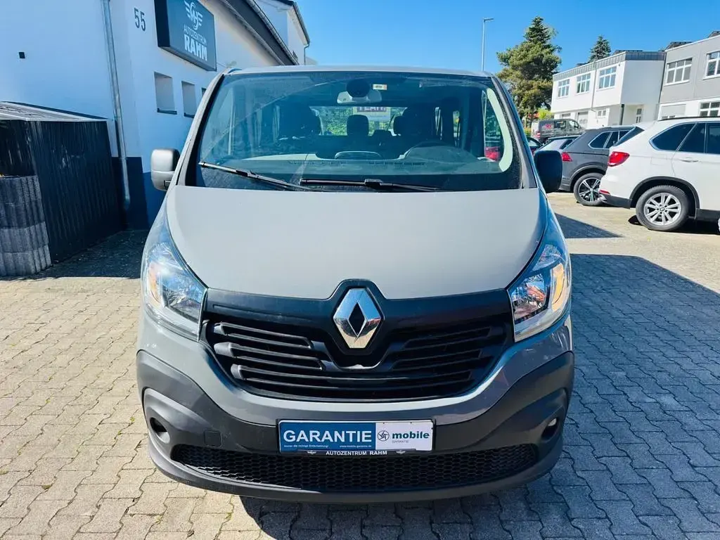 Gebraucht Renault Trafic Expression 145 PS (106 kW) 2016 Grau Van / Kleinbus