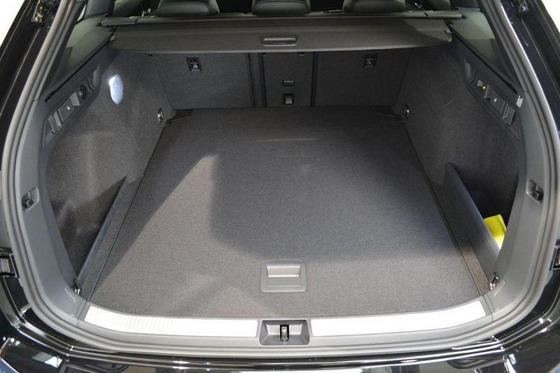 Gebraucht VW Passat R-line 193 PS (141 kW) 2025 Schwarz Kombi