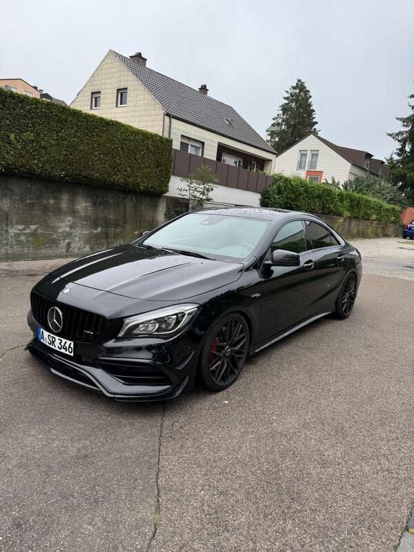 Schwarz Gebraucht 2016 Mercedes CLA45 AMG AMG Coupé | 31.200 € (Teuer) - Bild 1/4