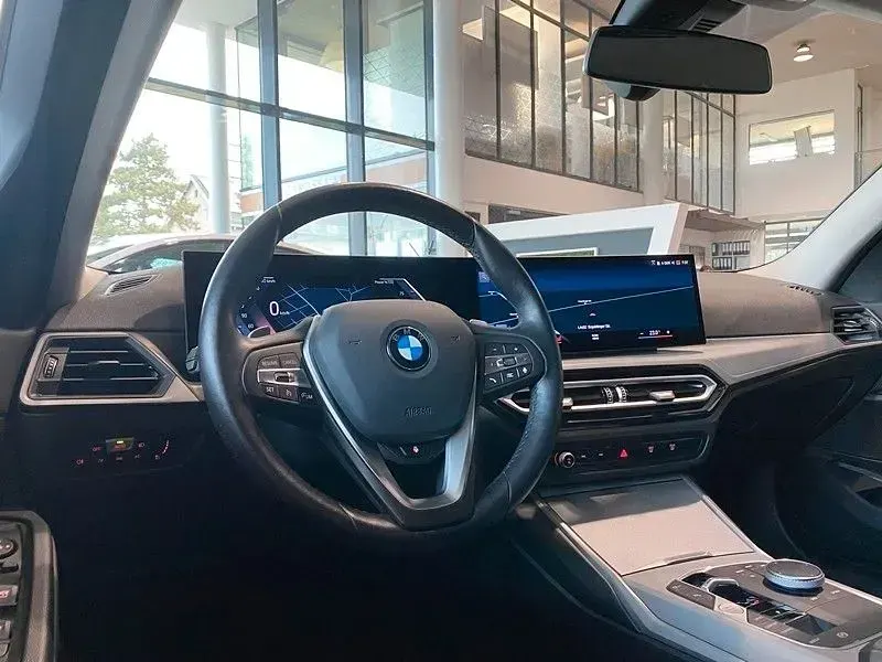 Gebraucht BMW 318 150 PS (110 kW) 2023 Grau Kombi