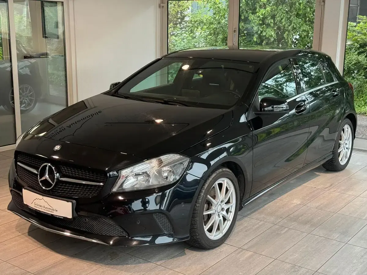 Gebraucht Mercedes A180 Style 122 PS (89 kW) 2015 Schwarz Kleinwagen