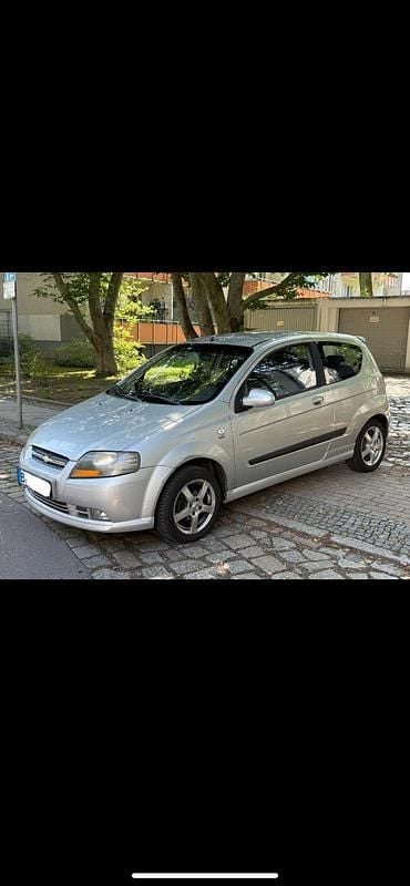 Grau Gebraucht 2007 Chevrolet Kalos Kleinwagen | 1.699 € (Fairer Preis) - Bild 1/4