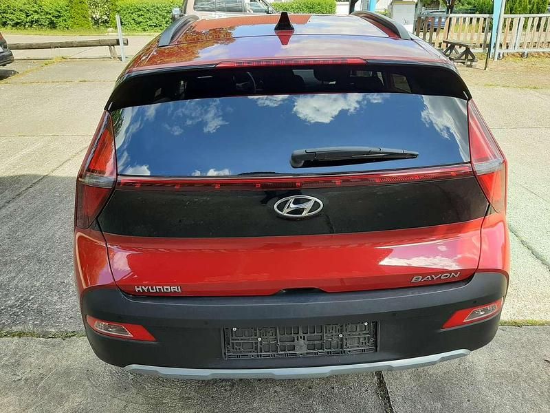 Gebraucht Hyundai Bayon Select 101 PS (74 kW) 2022 Dragon red / met SUV
