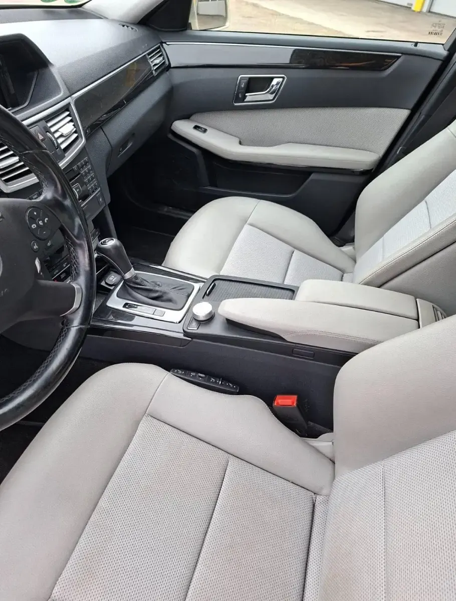 Gebraucht Mercedes E220 170 PS (125 kW) 2009 Gold Limousine