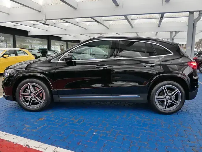 Gebraucht Mercedes GLA200 AMG line Plus 163 PS (119 kW) 2025 Unilack nachtschwarz SUV