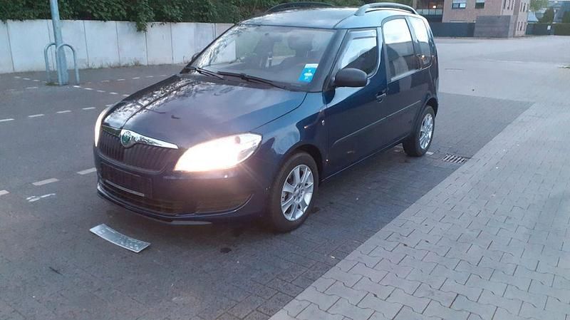 Blau Gebraucht 2011 Skoda Roomster Van / Kleinbus | 2.800 € (Fairer Preis) - Bild 1/4