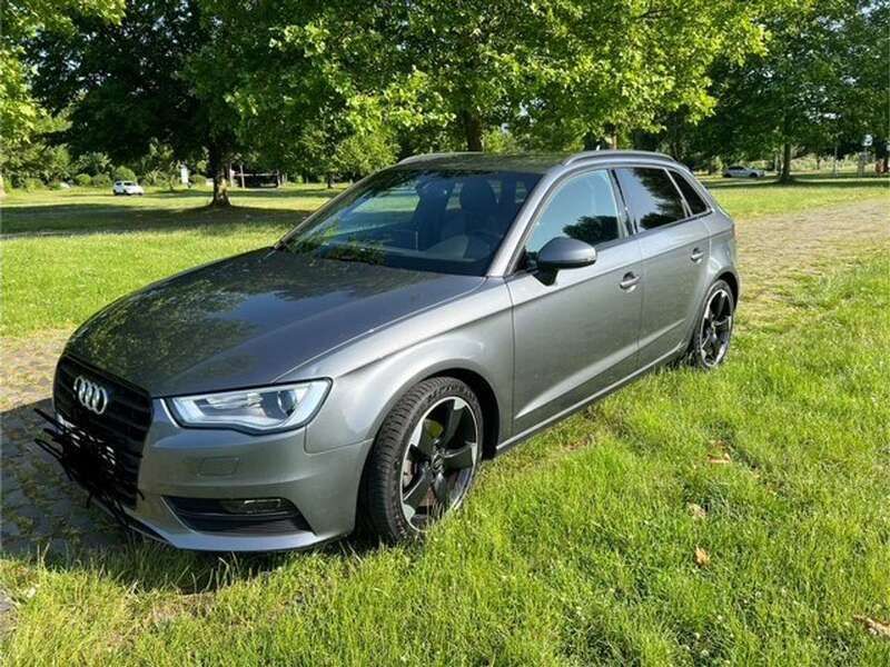 Grau Gebraucht 2015 Audi A3 Sportback Ambiente Kleinwagen | 9.850 € (Fairer Preis) - Bild 1/4
