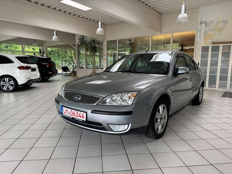 Grau Gebraucht 2004 Ford Mondeo Ghia Limousine | 4.999 € (Teuer) - Bild 1/4