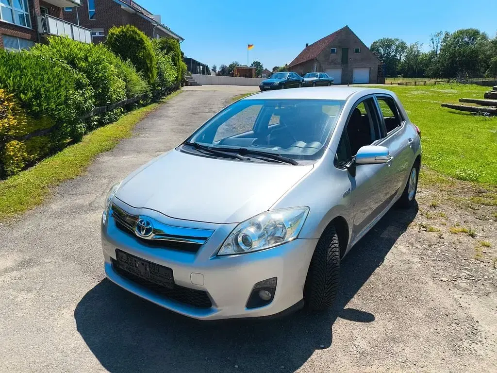 Gebraucht Toyota Auris Hybrid Life 136 PS (100 kW) 2012 Silber Limousine