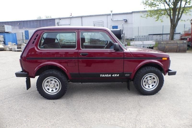 Gebraucht Lada Taiga 83 PS (61 kW) 2018 Rot SUV