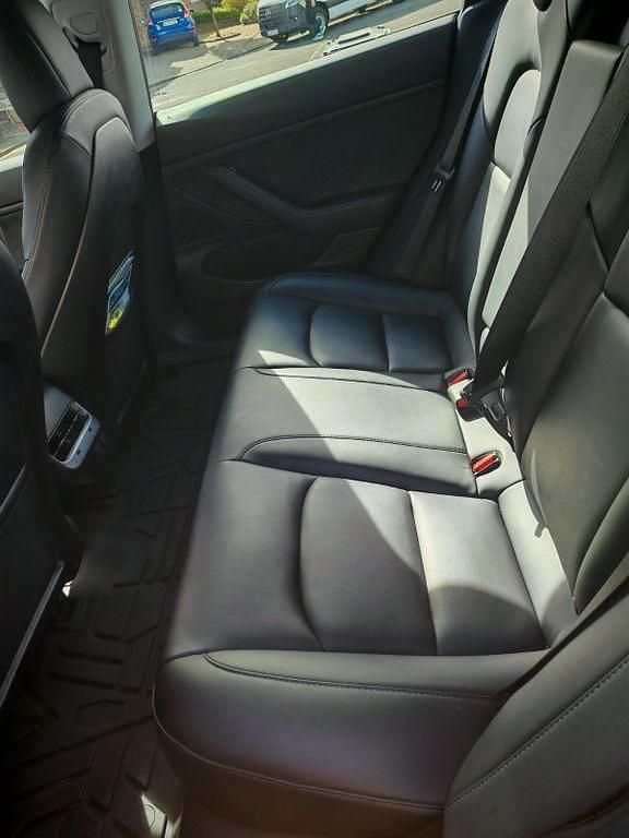 Gebraucht Tesla Model 3 Long Range RWD 239 kW (325 PS) 2019 Rot Limousine