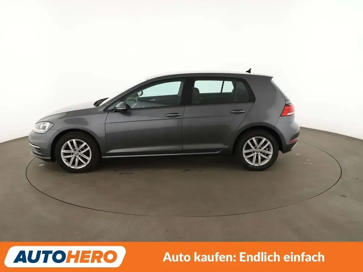 Gebraucht VW Golf VII Comfortline 110 PS (80 kW) 2018 Indiumgrau Limousine