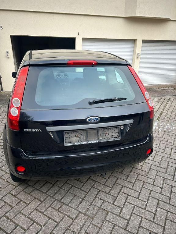 Schwarz Gebraucht 2007 Ford Fiesta Ambiente Limousine | 799 € (Superpreis) - Bild 1/3