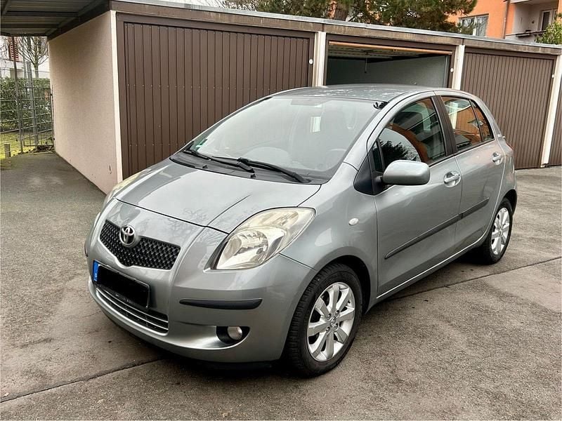 Grau Gebraucht 2009 Toyota Yaris Limousine | 3.200 € (Guter Preis) - Bild 1/4