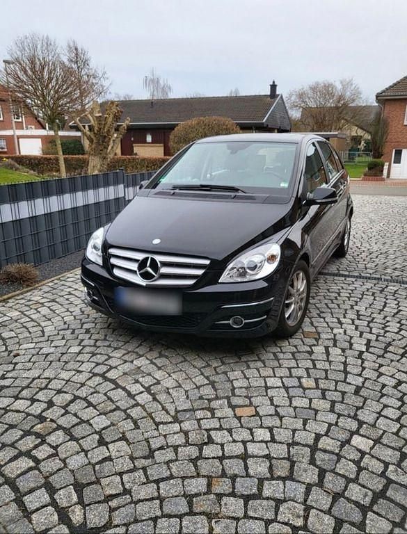 Schwarz Gebraucht 2009 Mercedes B180 Van / Kleinbus | 6.399 € (Fairer Preis) - Bild 1/4