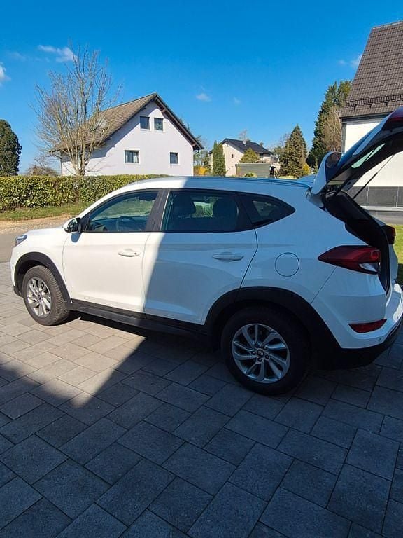 Gebraucht Hyundai Tucson Pure 132 PS (97 kW) 2018 Weiß SUV