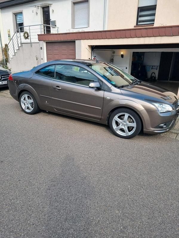 Gebraucht Ford Focus Cabriolet 107 PS (78 kW) 2007 Braun Cabrio