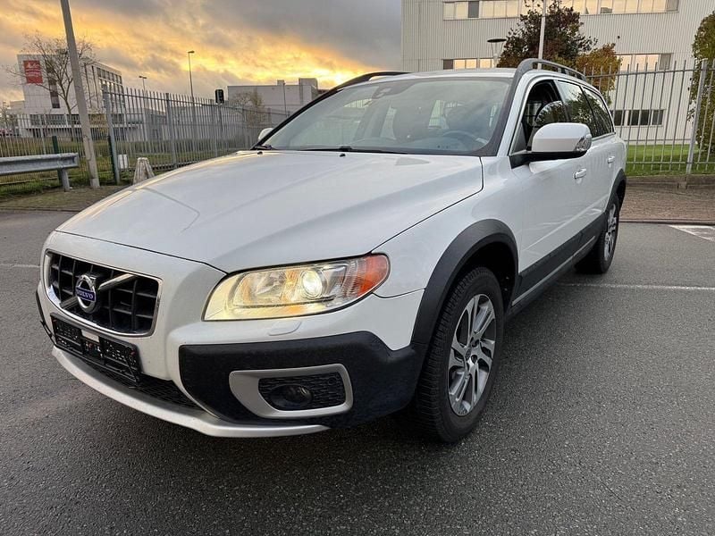 Weiß Gebraucht 2012 Volvo XC70 Kombi | 14.590 € - Bild 1/4