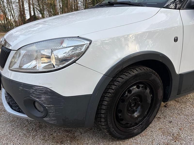 Gebraucht Skoda Roomster Plus Edition 86 PS (63 kW) 2014 Weiß Van / Kleinbus