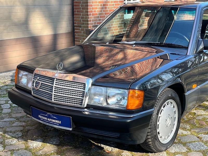 Gebraucht Mercedes 190 132 PS (97 kW) 1991 Schwarz Limousine