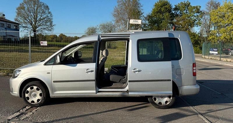 Second-hand VW Caddy 102 CP (75 kW) 2011 Argintiu Monovolum
