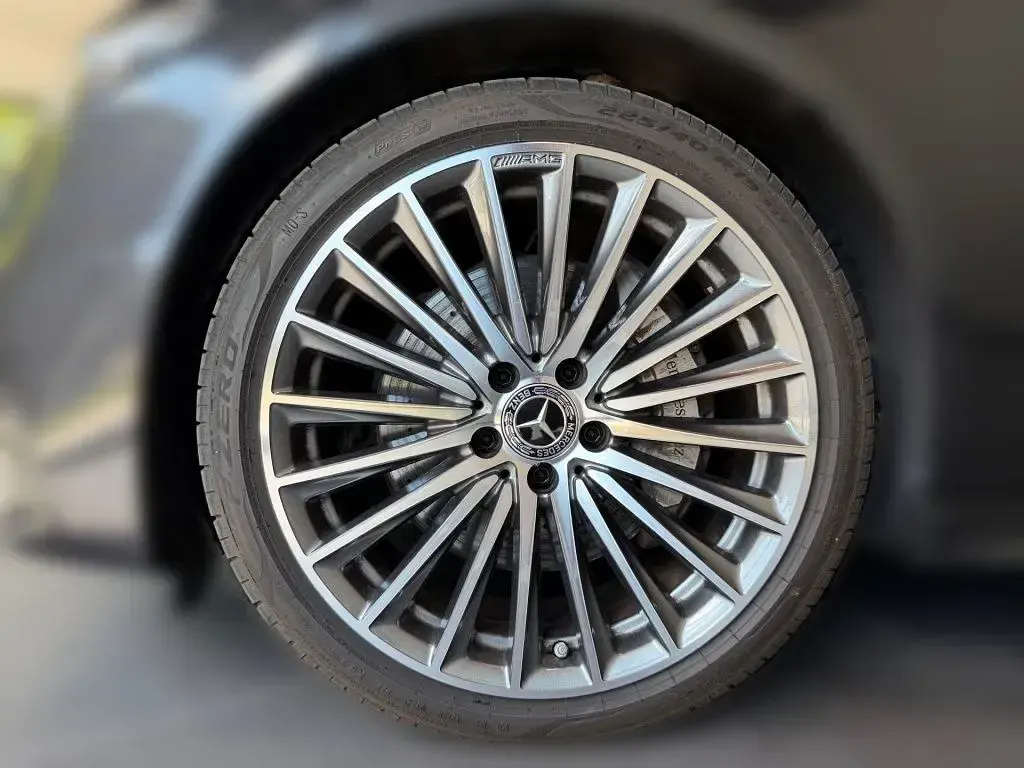 Gebraucht Mercedes C220 AMG 197 PS (144 kW) 2024 Grau Limousine